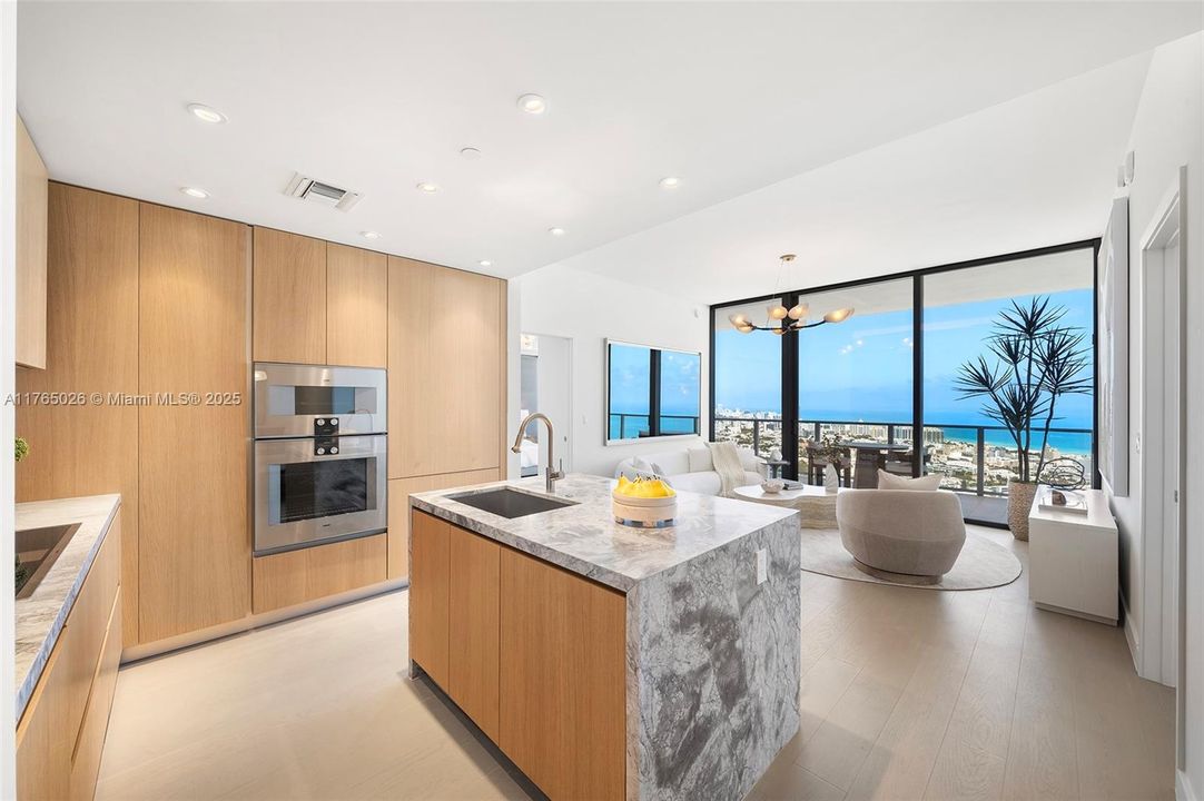 Recently Sold: $4,100,000 (2 beds, 2 baths, 1434 Square Feet)