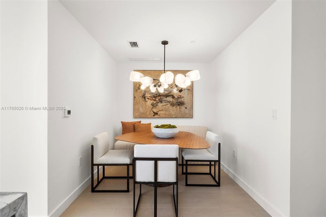 Recently Sold: $4,100,000 (2 beds, 2 baths, 1434 Square Feet)