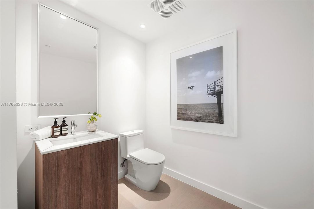 Recently Sold: $4,100,000 (2 beds, 2 baths, 1434 Square Feet)