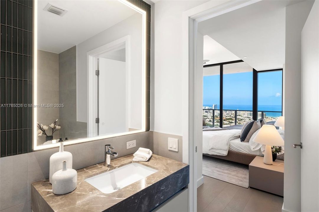 Recently Sold: $4,100,000 (2 beds, 2 baths, 1434 Square Feet)