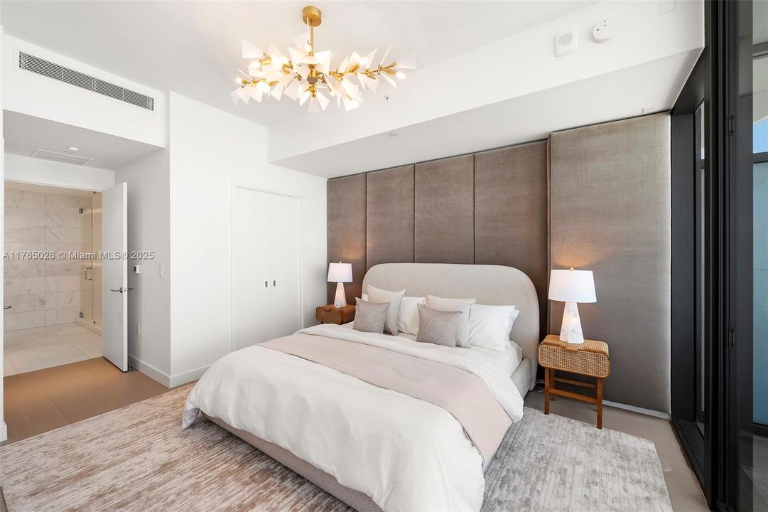 Recently Sold: $4,100,000 (2 beds, 2 baths, 1434 Square Feet)