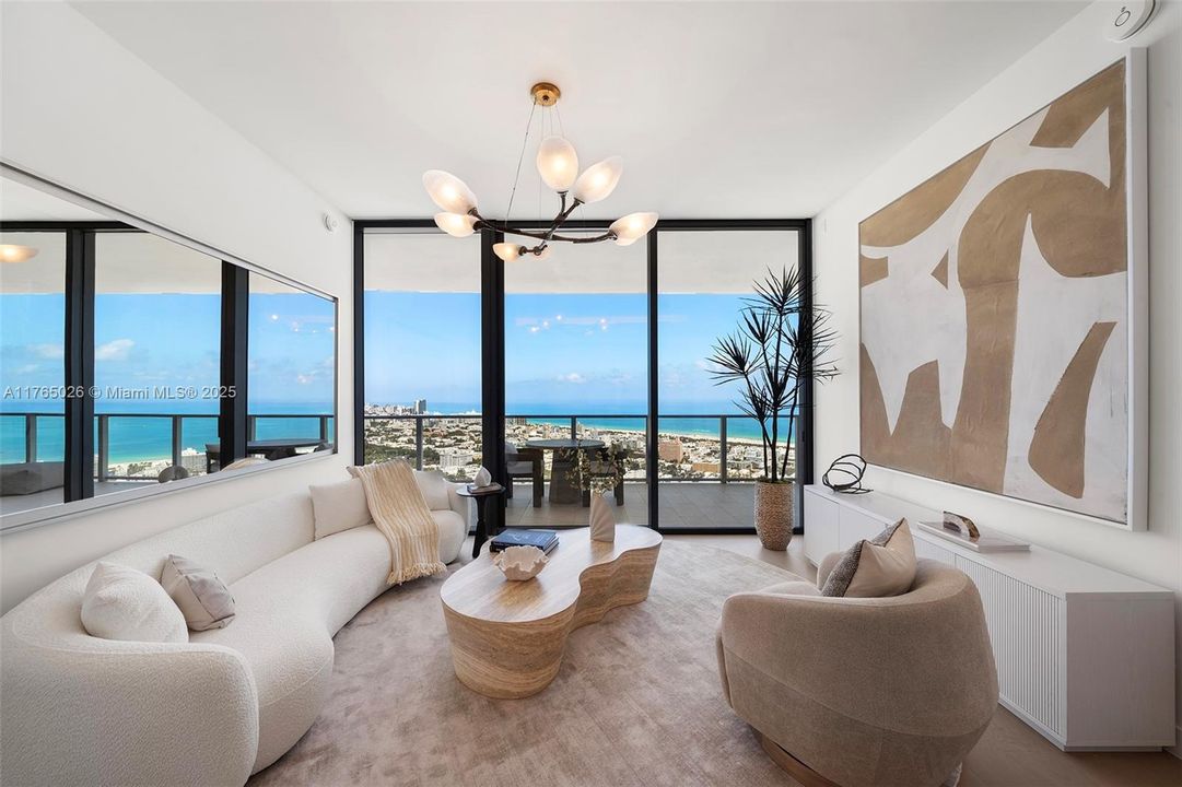 Recently Sold: $4,100,000 (2 beds, 2 baths, 1434 Square Feet)