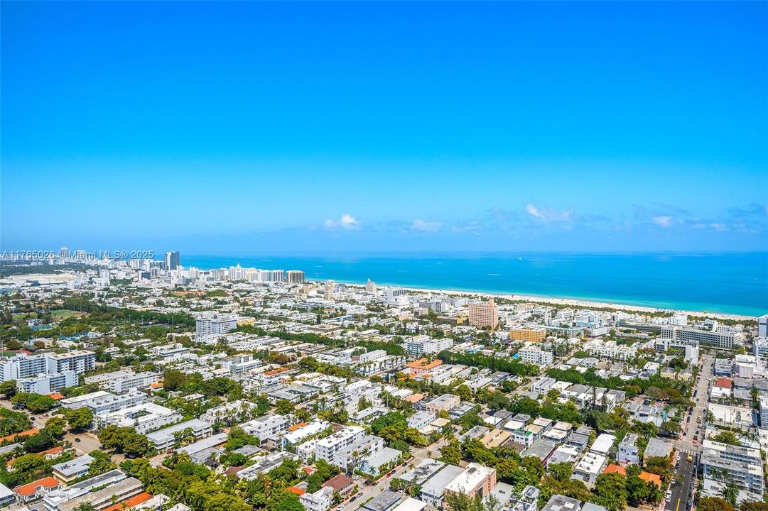 Recently Sold: $4,100,000 (2 beds, 2 baths, 1434 Square Feet)