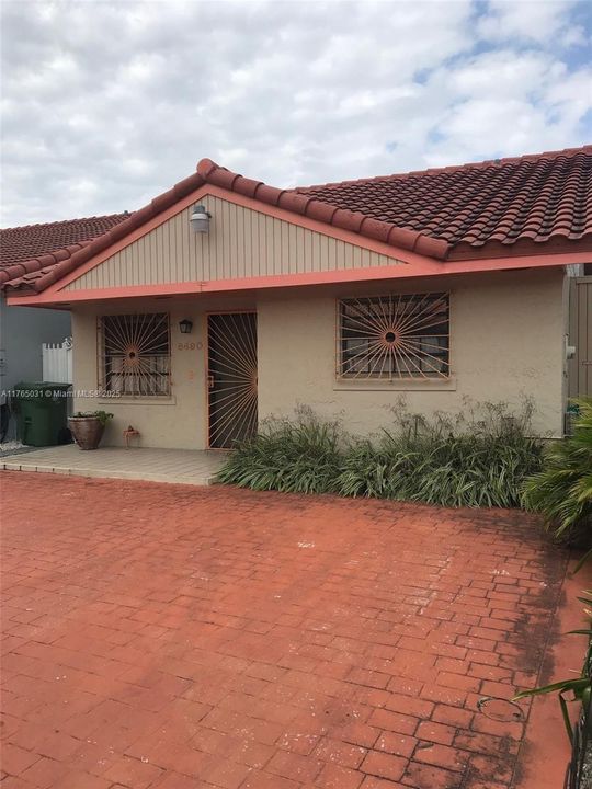 Recently Sold: $440,000 (2 beds, 2 baths, 1249 Square Feet)