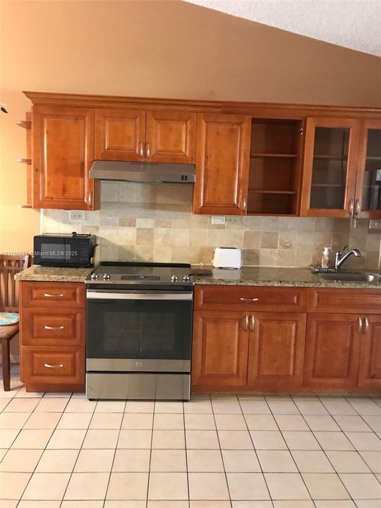 Recently Sold: $440,000 (2 beds, 2 baths, 1249 Square Feet)