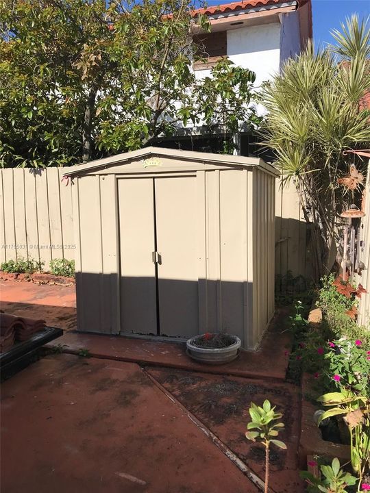 Recently Sold: $440,000 (2 beds, 2 baths, 1249 Square Feet)