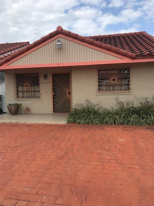 Recently Sold: $440,000 (2 beds, 2 baths, 1249 Square Feet)