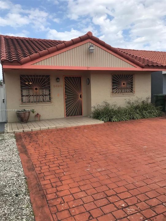 Recently Sold: $440,000 (2 beds, 2 baths, 1249 Square Feet)