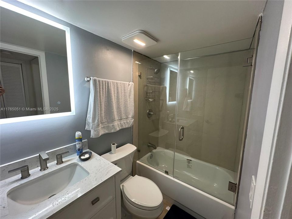 最近售出: $295,000 (2 贝兹, 2 浴室, 888 平方英尺)