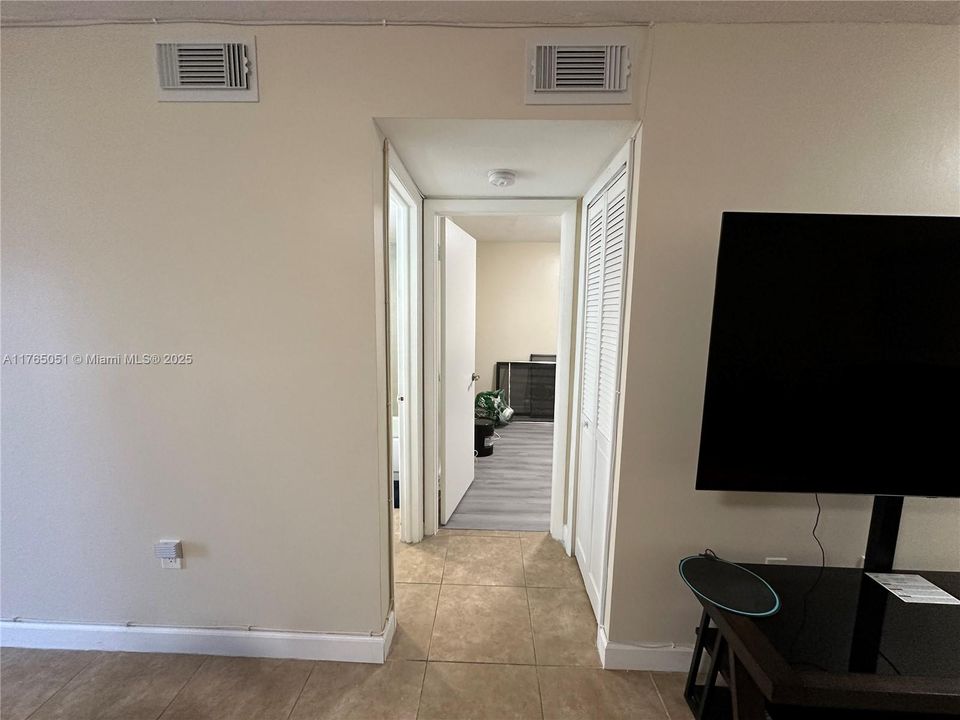 最近售出: $295,000 (2 贝兹, 2 浴室, 888 平方英尺)