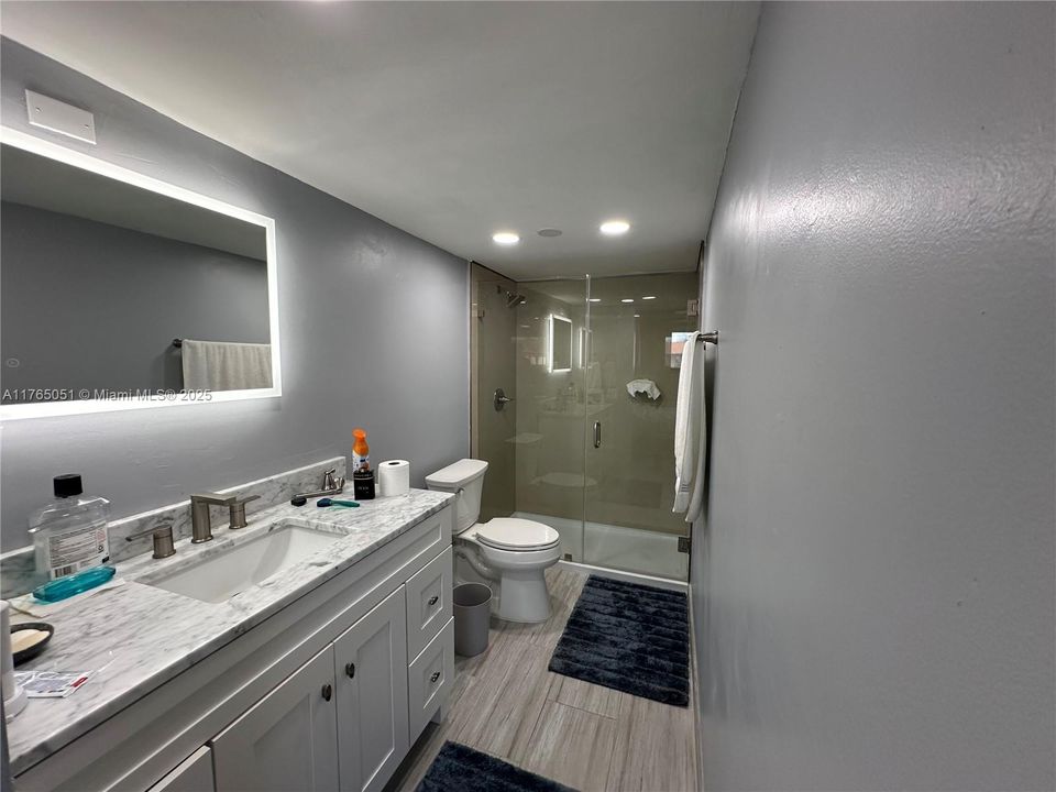 最近售出: $295,000 (2 贝兹, 2 浴室, 888 平方英尺)