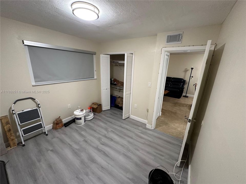 最近售出: $295,000 (2 贝兹, 2 浴室, 888 平方英尺)