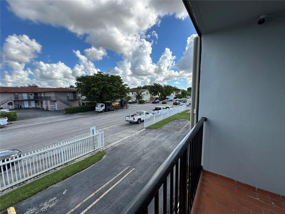 最近售出: $295,000 (2 贝兹, 2 浴室, 888 平方英尺)