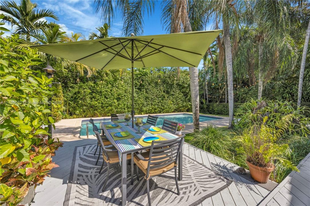 Recently Sold: $2,495,000 (4 beds, 3 baths, 2402 Square Feet)