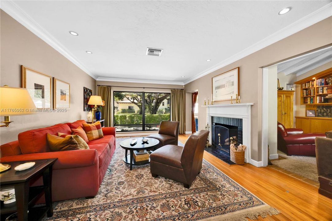 Recently Sold: $2,495,000 (4 beds, 3 baths, 2402 Square Feet)