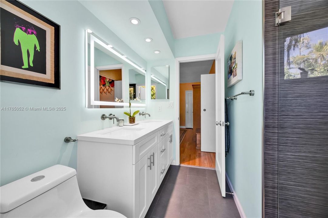 Recently Sold: $2,495,000 (4 beds, 3 baths, 2402 Square Feet)