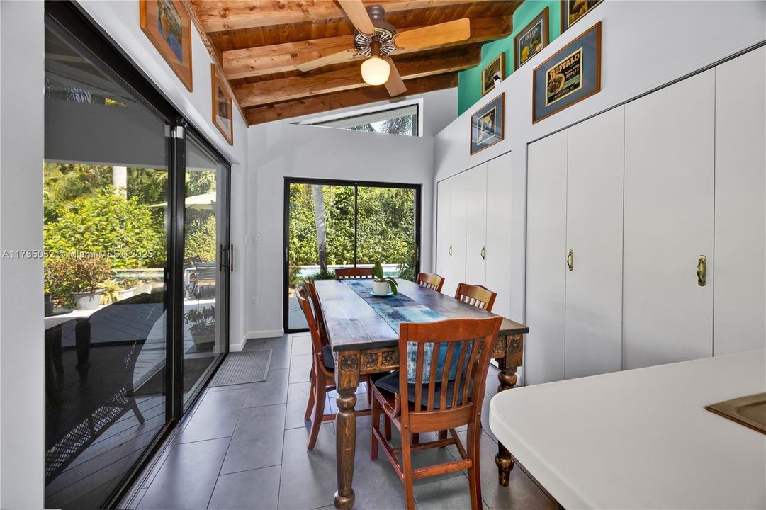 Recently Sold: $2,495,000 (4 beds, 3 baths, 2402 Square Feet)