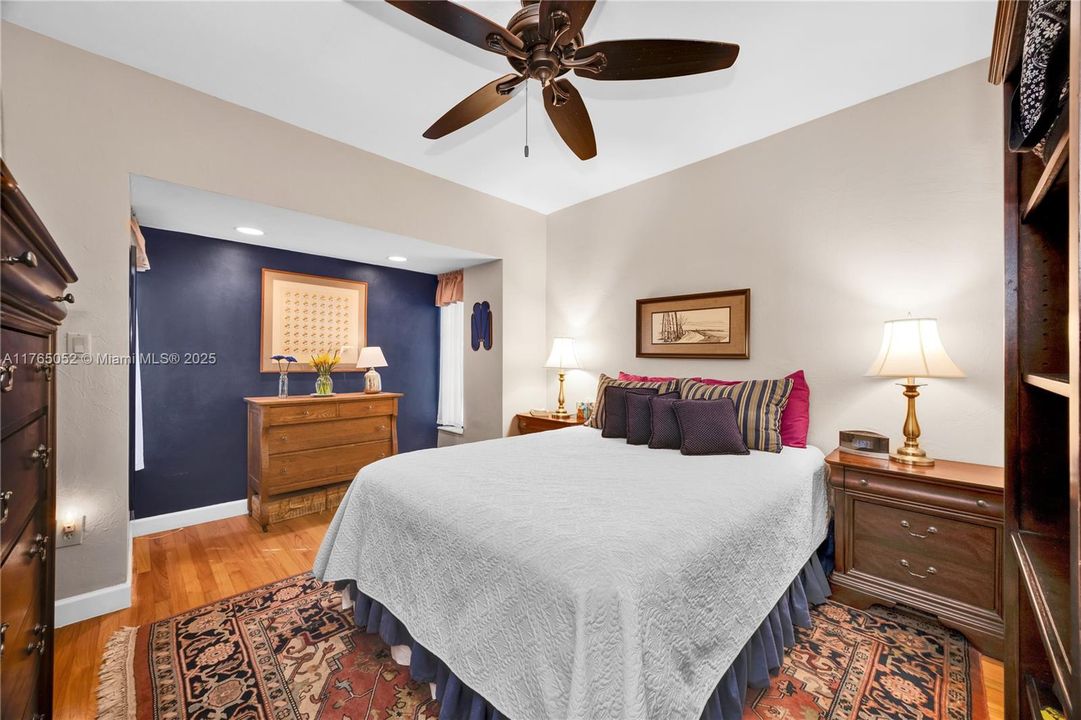 Recently Sold: $2,495,000 (4 beds, 3 baths, 2402 Square Feet)