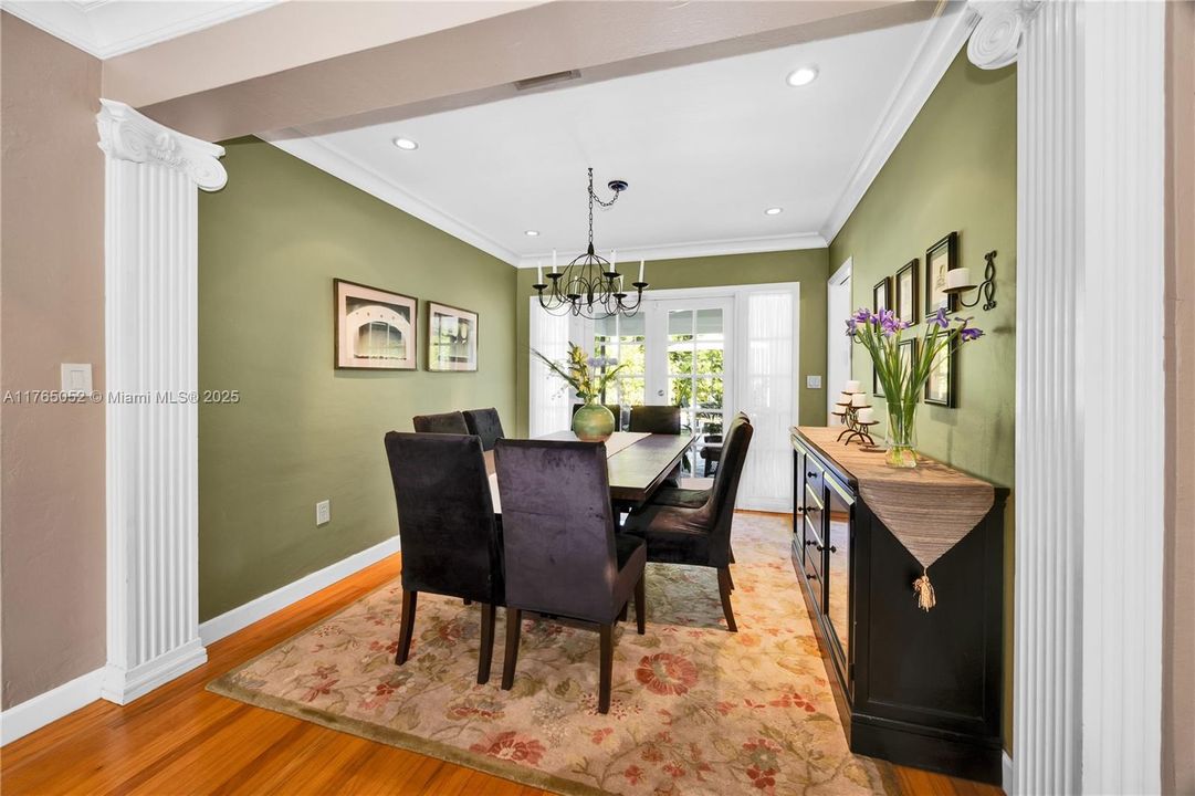 Recently Sold: $2,495,000 (4 beds, 3 baths, 2402 Square Feet)