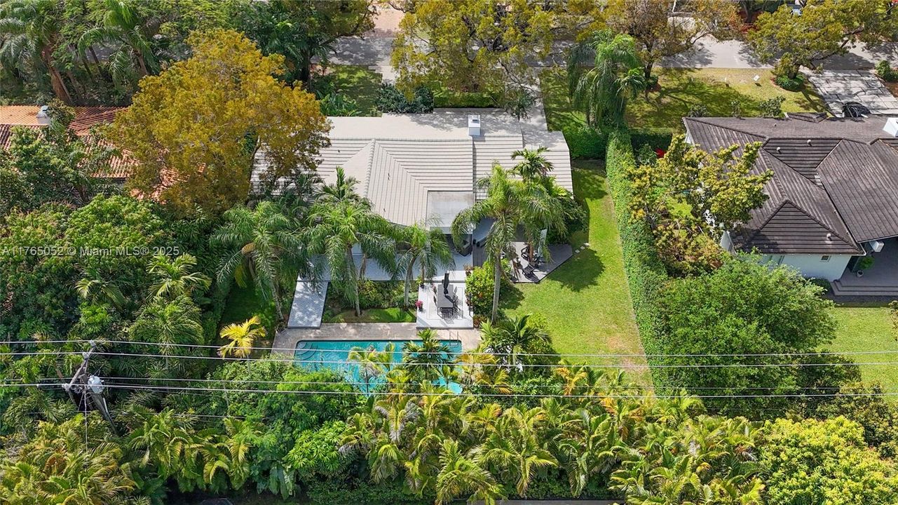 Recently Sold: $2,495,000 (4 beds, 3 baths, 2402 Square Feet)