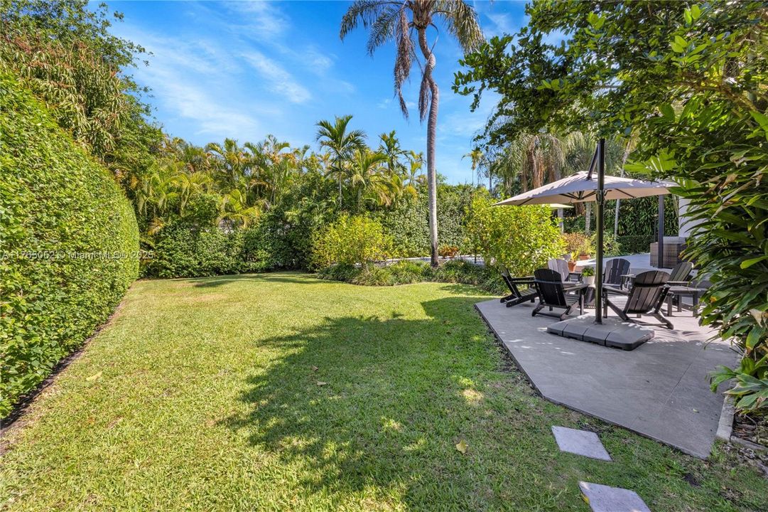 Recently Sold: $2,495,000 (4 beds, 3 baths, 2402 Square Feet)