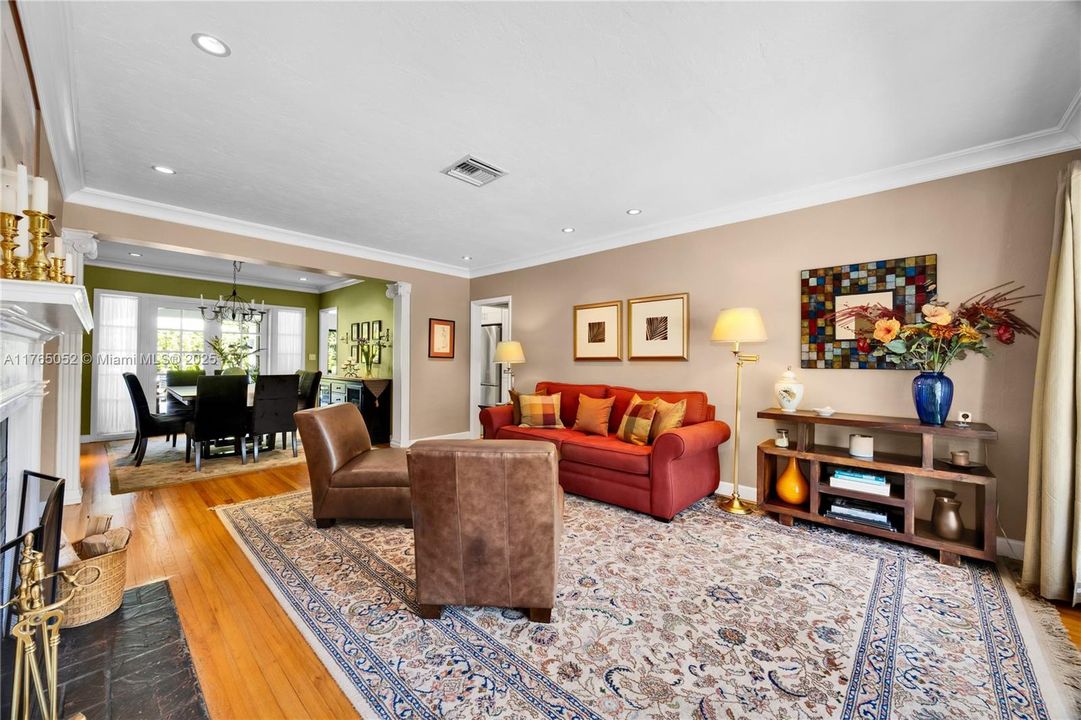 Recently Sold: $2,495,000 (4 beds, 3 baths, 2402 Square Feet)