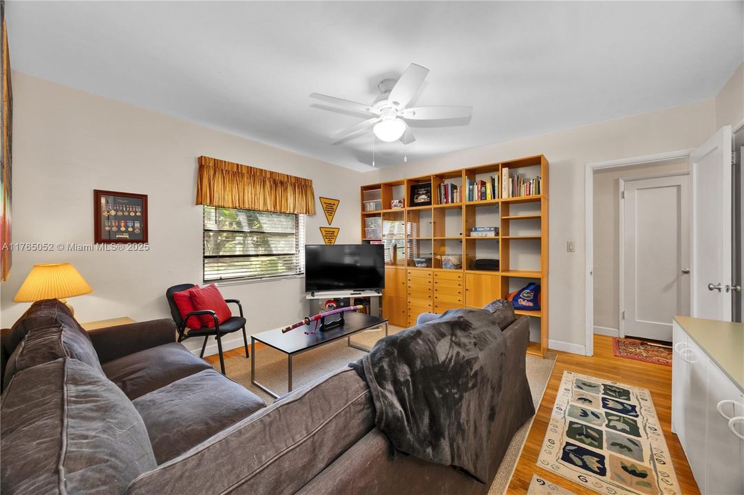 Recently Sold: $2,495,000 (4 beds, 3 baths, 2402 Square Feet)