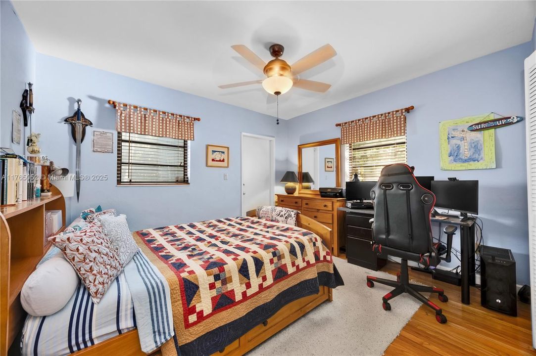 Recently Sold: $2,495,000 (4 beds, 3 baths, 2402 Square Feet)