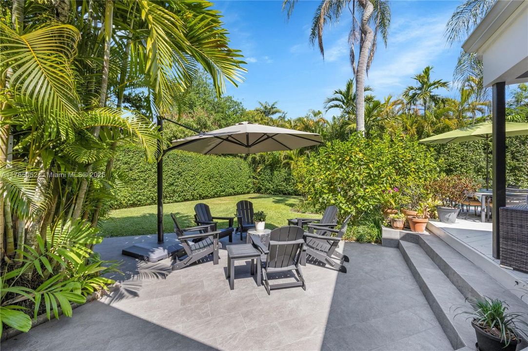 Recently Sold: $2,495,000 (4 beds, 3 baths, 2402 Square Feet)