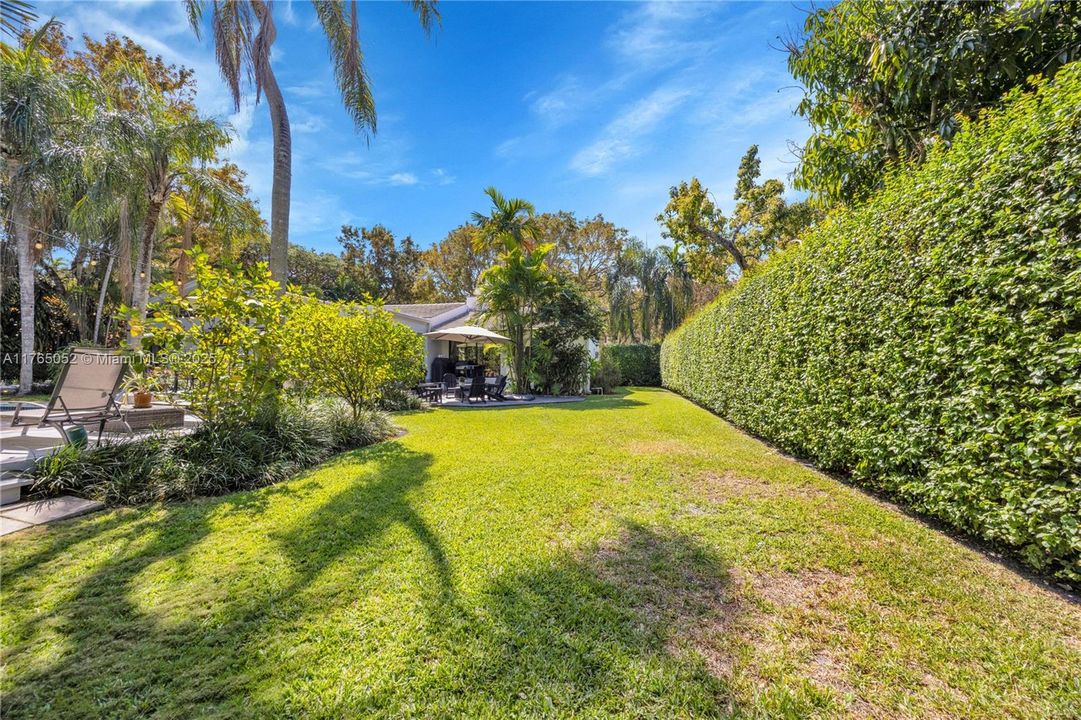 Recently Sold: $2,495,000 (4 beds, 3 baths, 2402 Square Feet)