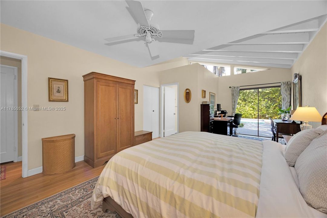 Recently Sold: $2,495,000 (4 beds, 3 baths, 2402 Square Feet)