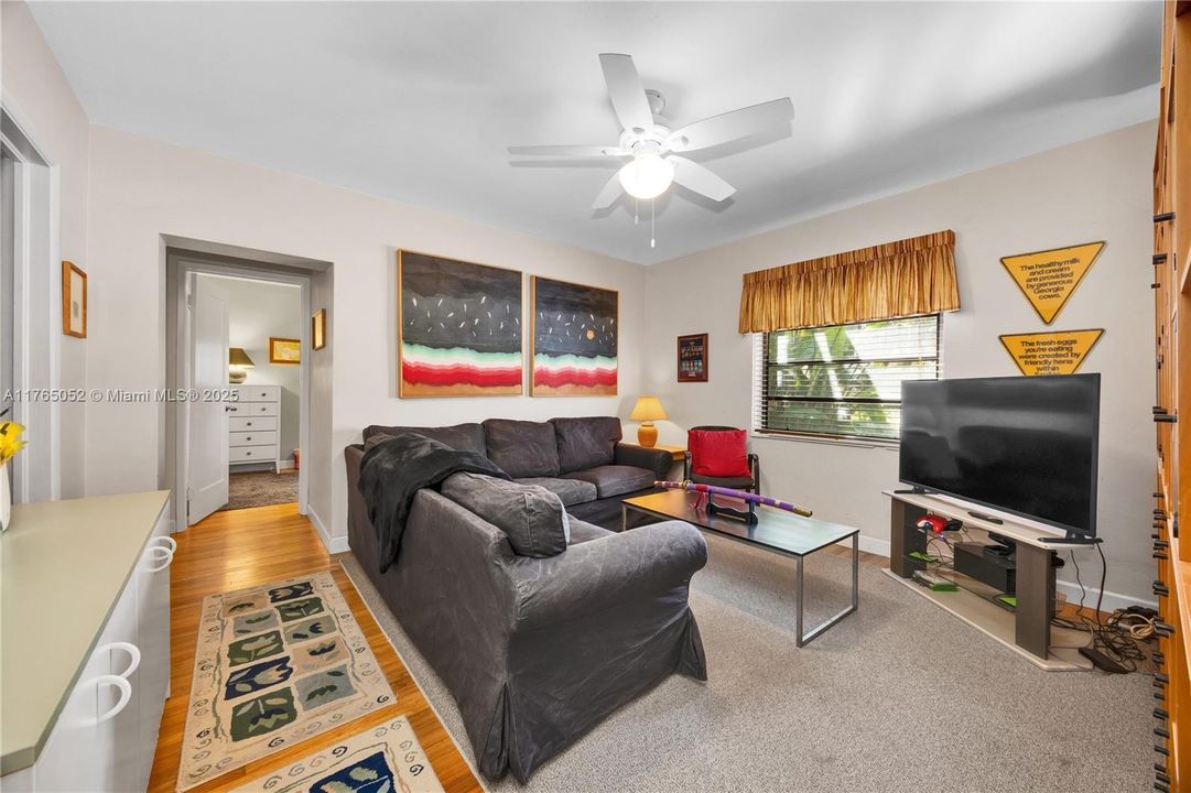 Recently Sold: $2,495,000 (4 beds, 3 baths, 2402 Square Feet)