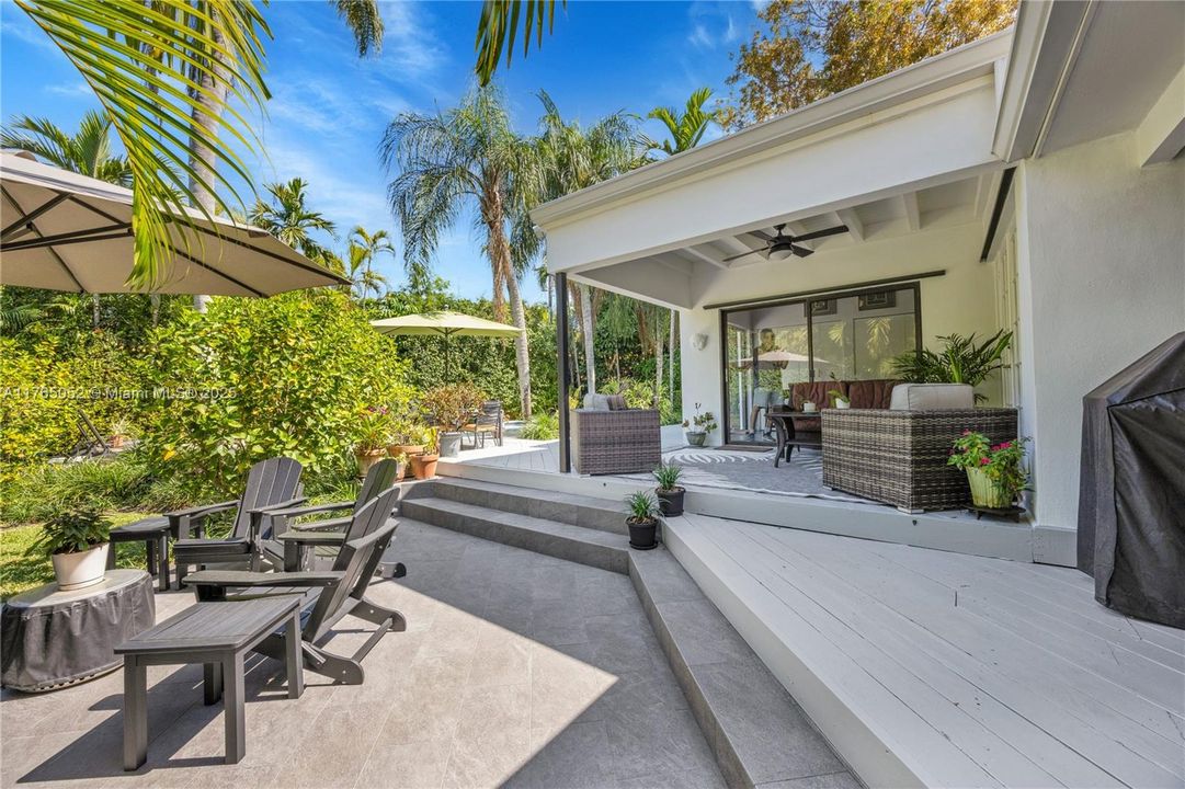 Recently Sold: $2,495,000 (4 beds, 3 baths, 2402 Square Feet)