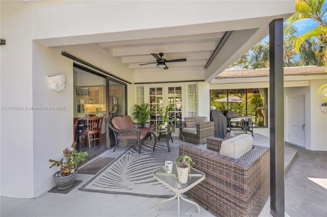 Recently Sold: $2,495,000 (4 beds, 3 baths, 2402 Square Feet)