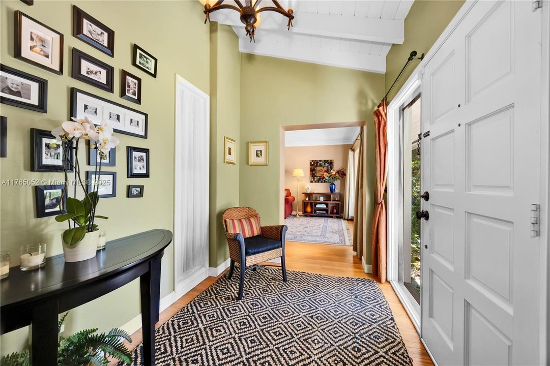 Recently Sold: $2,495,000 (4 beds, 3 baths, 2402 Square Feet)