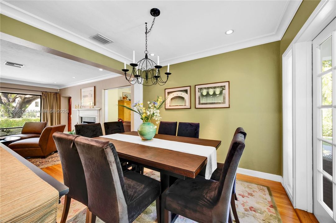 Recently Sold: $2,495,000 (4 beds, 3 baths, 2402 Square Feet)