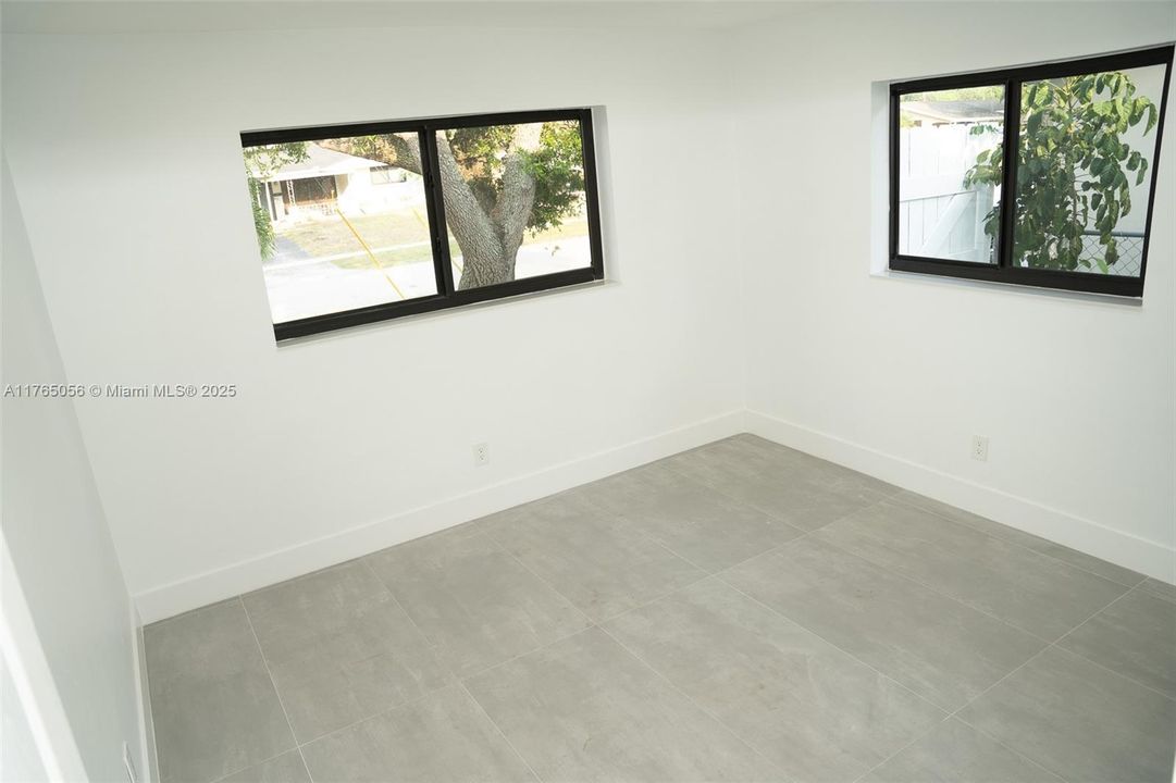 Recently Rented: $4,000 (3 beds, 2 baths, 1320 Square Feet)