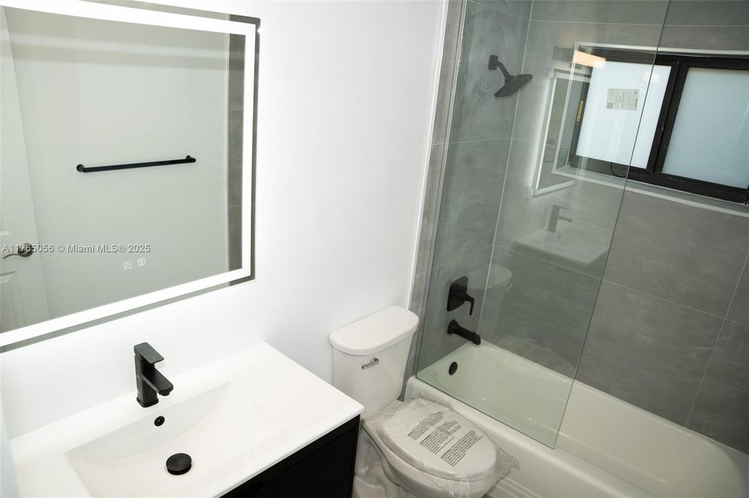 Recently Rented: $4,000 (3 beds, 2 baths, 1320 Square Feet)