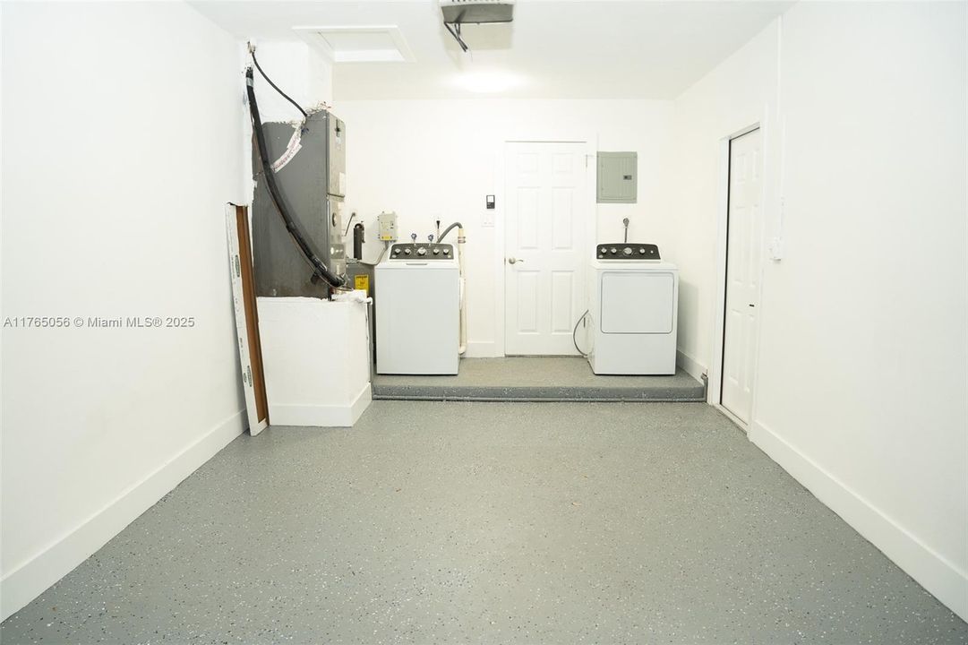 Recently Rented: $4,000 (3 beds, 2 baths, 1320 Square Feet)