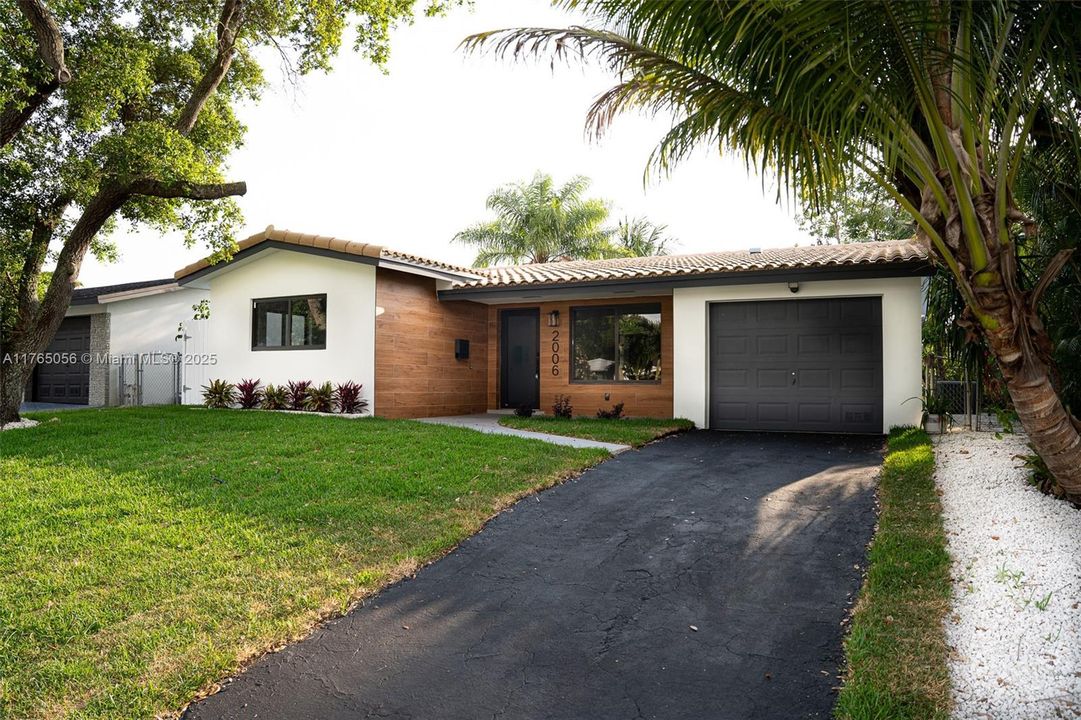 Recently Rented: $4,000 (3 beds, 2 baths, 1320 Square Feet)