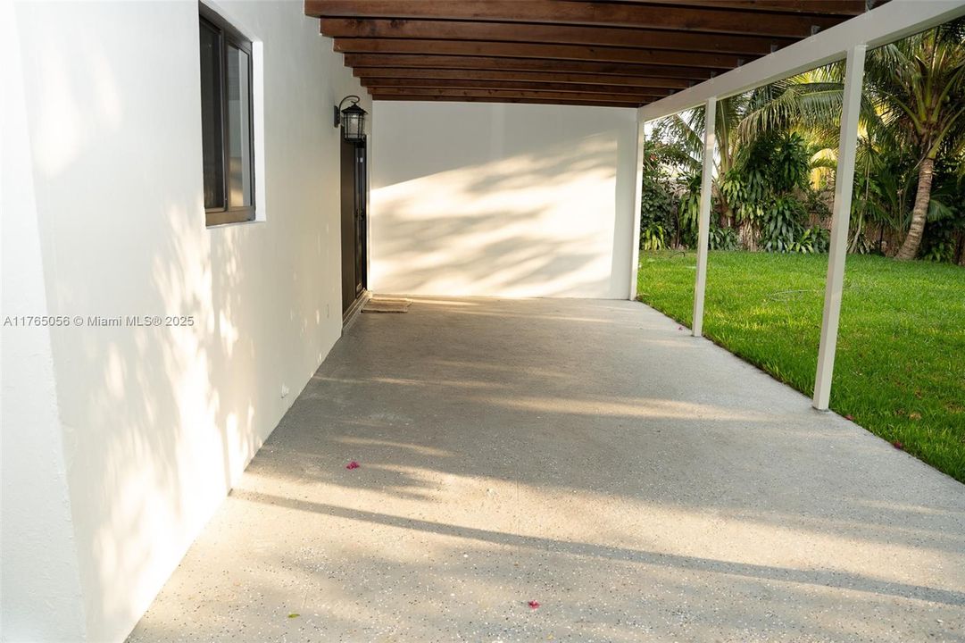 Recently Rented: $4,000 (3 beds, 2 baths, 1320 Square Feet)