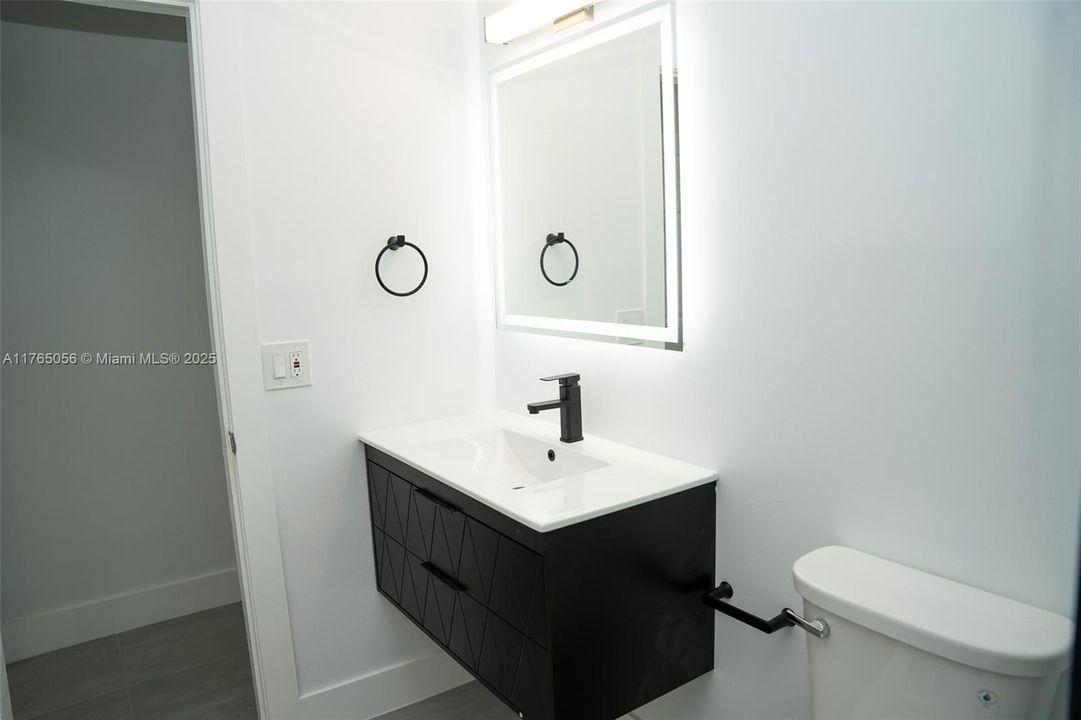 Recently Rented: $4,000 (3 beds, 2 baths, 1320 Square Feet)