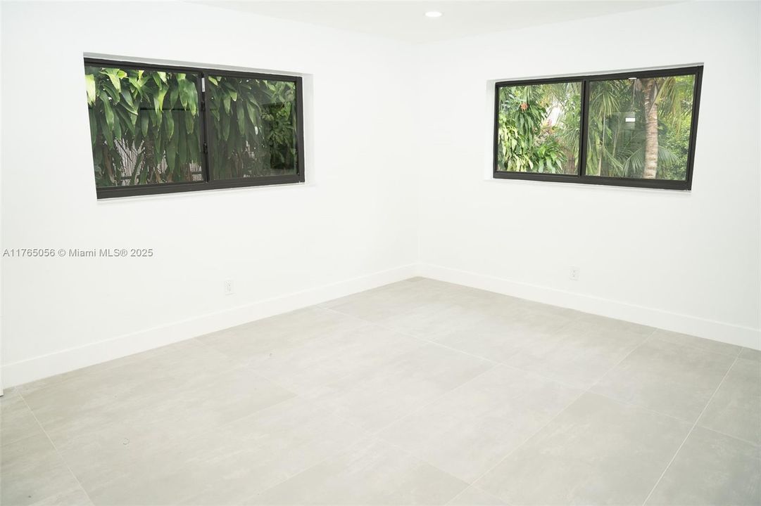 Recently Rented: $4,000 (3 beds, 2 baths, 1320 Square Feet)