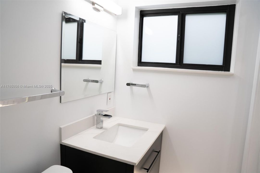 Recently Rented: $4,000 (3 beds, 2 baths, 1320 Square Feet)