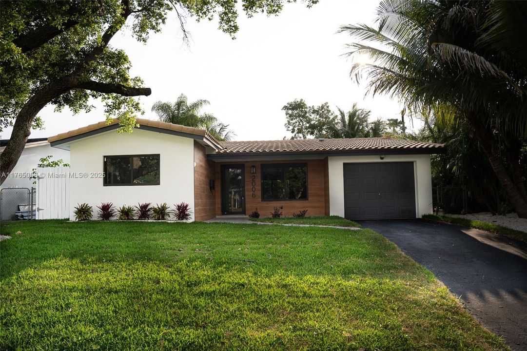 Recently Rented: $4,000 (3 beds, 2 baths, 1320 Square Feet)