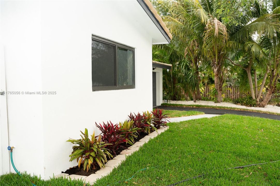 Recently Rented: $4,000 (3 beds, 2 baths, 1320 Square Feet)