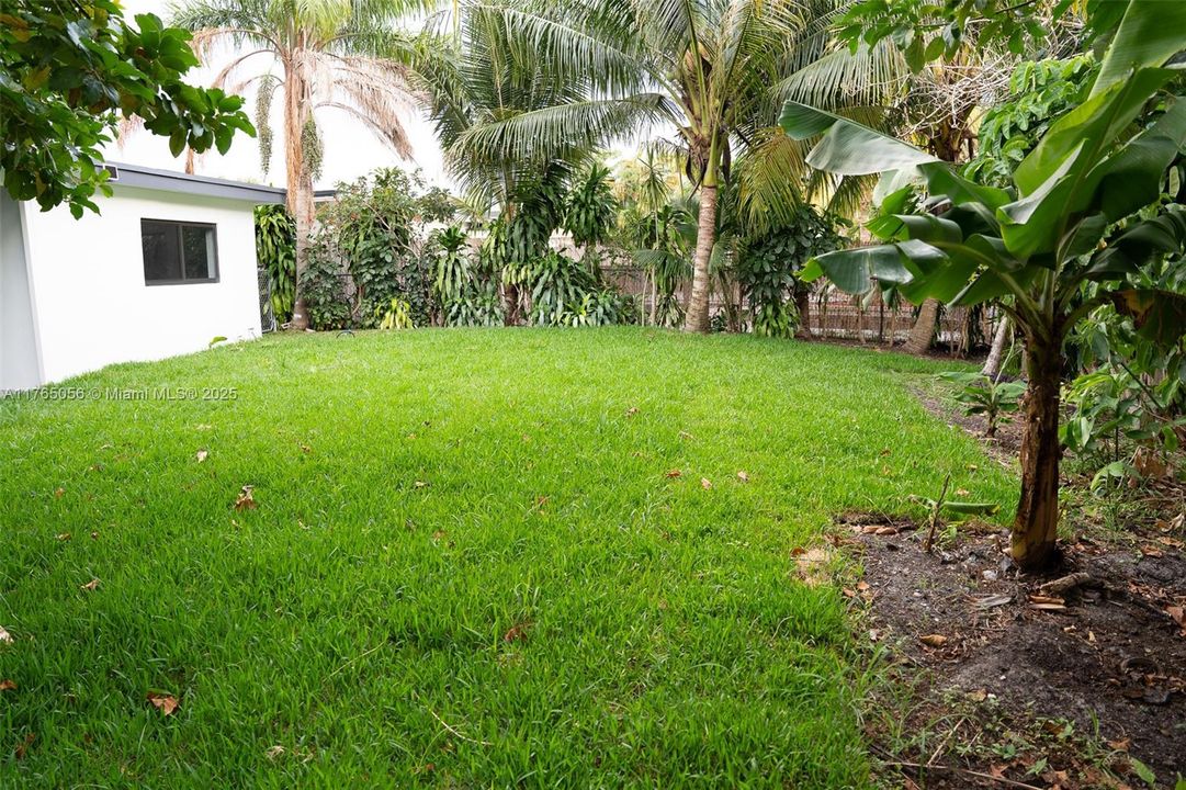 Recently Rented: $4,000 (3 beds, 2 baths, 1320 Square Feet)