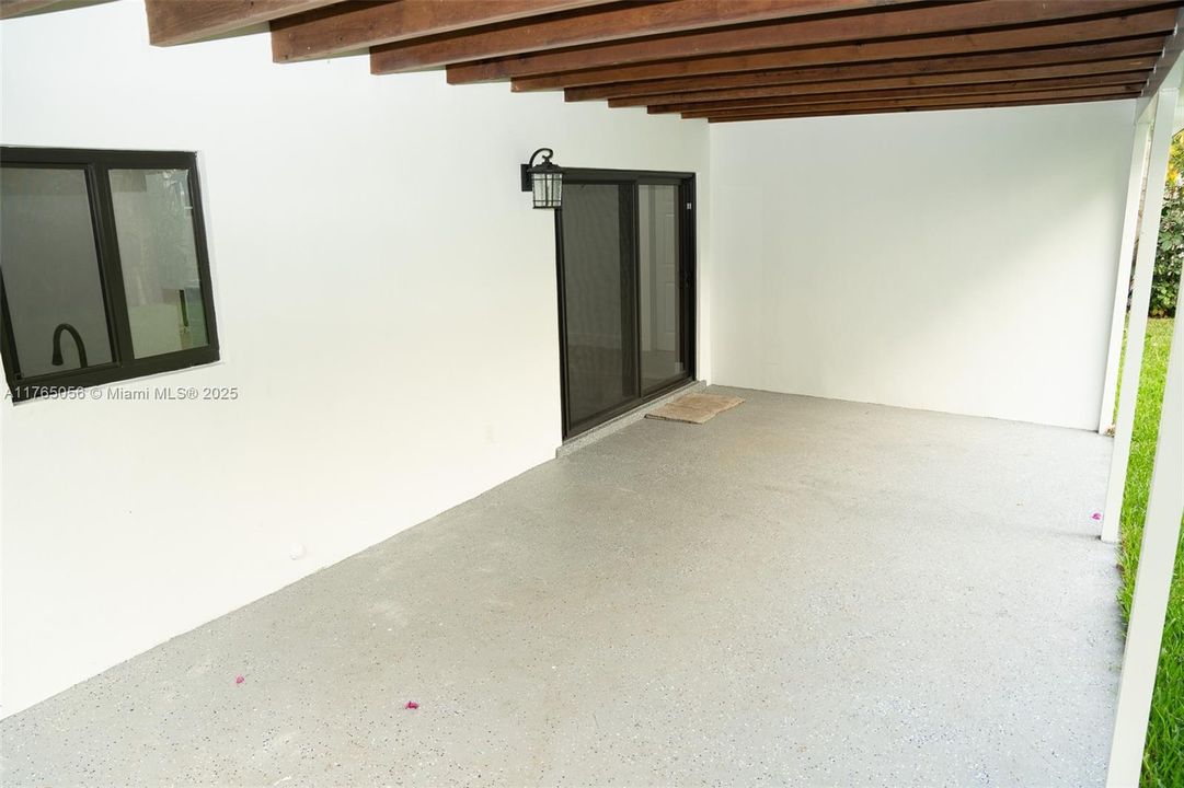 Recently Rented: $4,000 (3 beds, 2 baths, 1320 Square Feet)