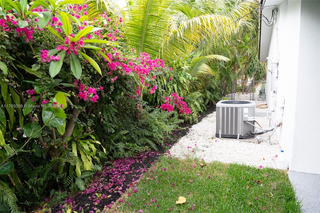 Recently Rented: $4,000 (3 beds, 2 baths, 1320 Square Feet)