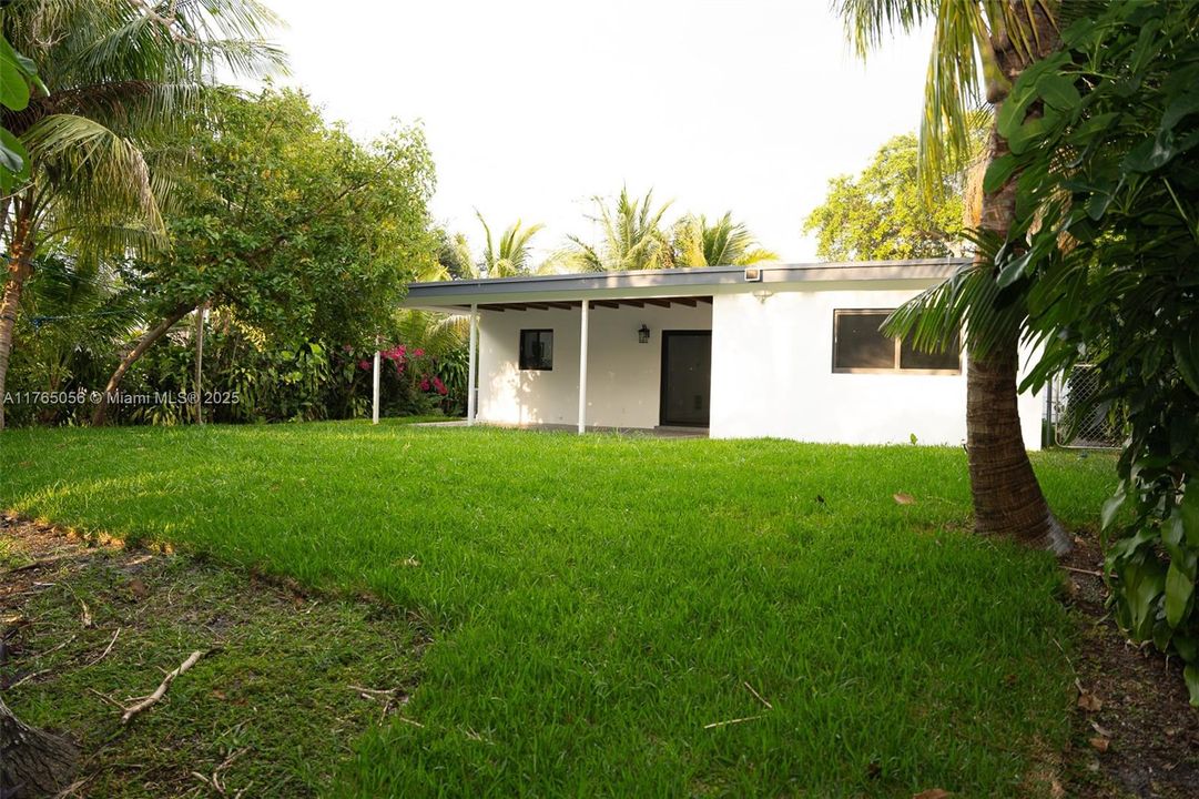 Recently Rented: $4,000 (3 beds, 2 baths, 1320 Square Feet)